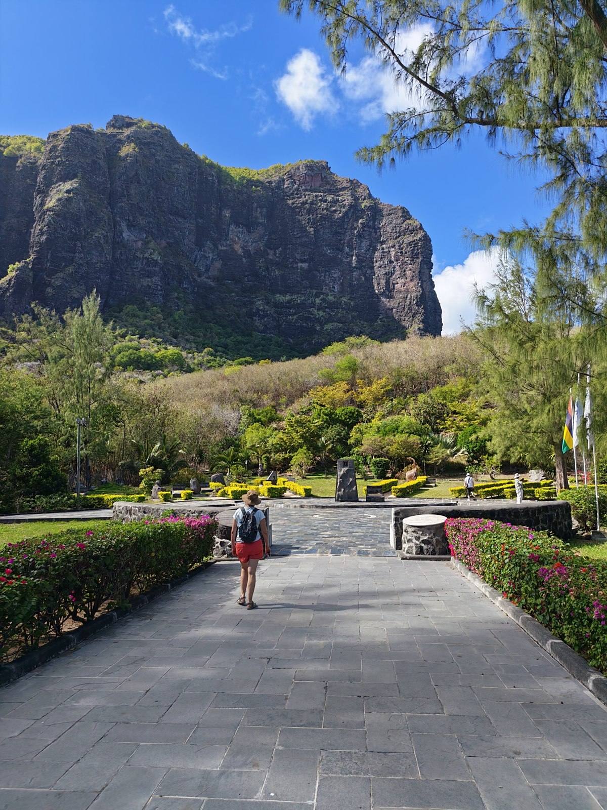 Le Morne Brabant vu depuis le mémorial de l'esclavage, à sa base