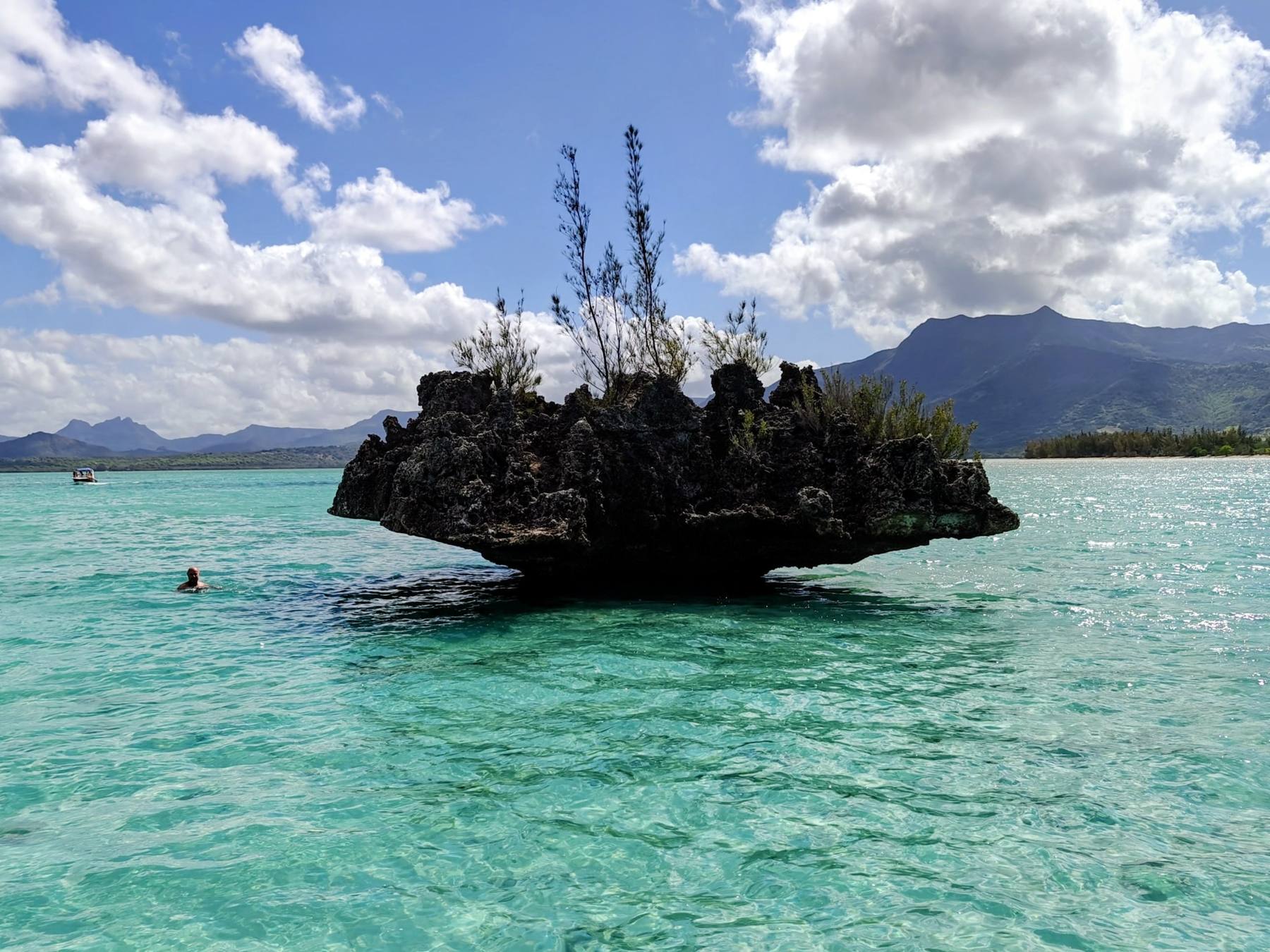 Rocher aux Bénitiers, îlot rocheux emblématique dans le lagon mauricien