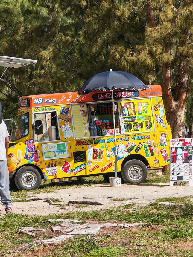 Le camion de glaces, toujours près des plages