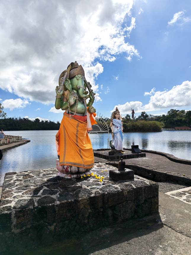 Ganesh au bord du lac sacré de Grand Bassin