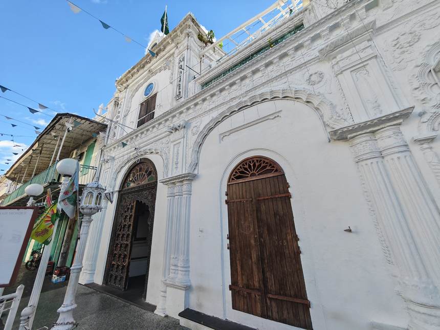 La mosquée Jummah, rue Royale