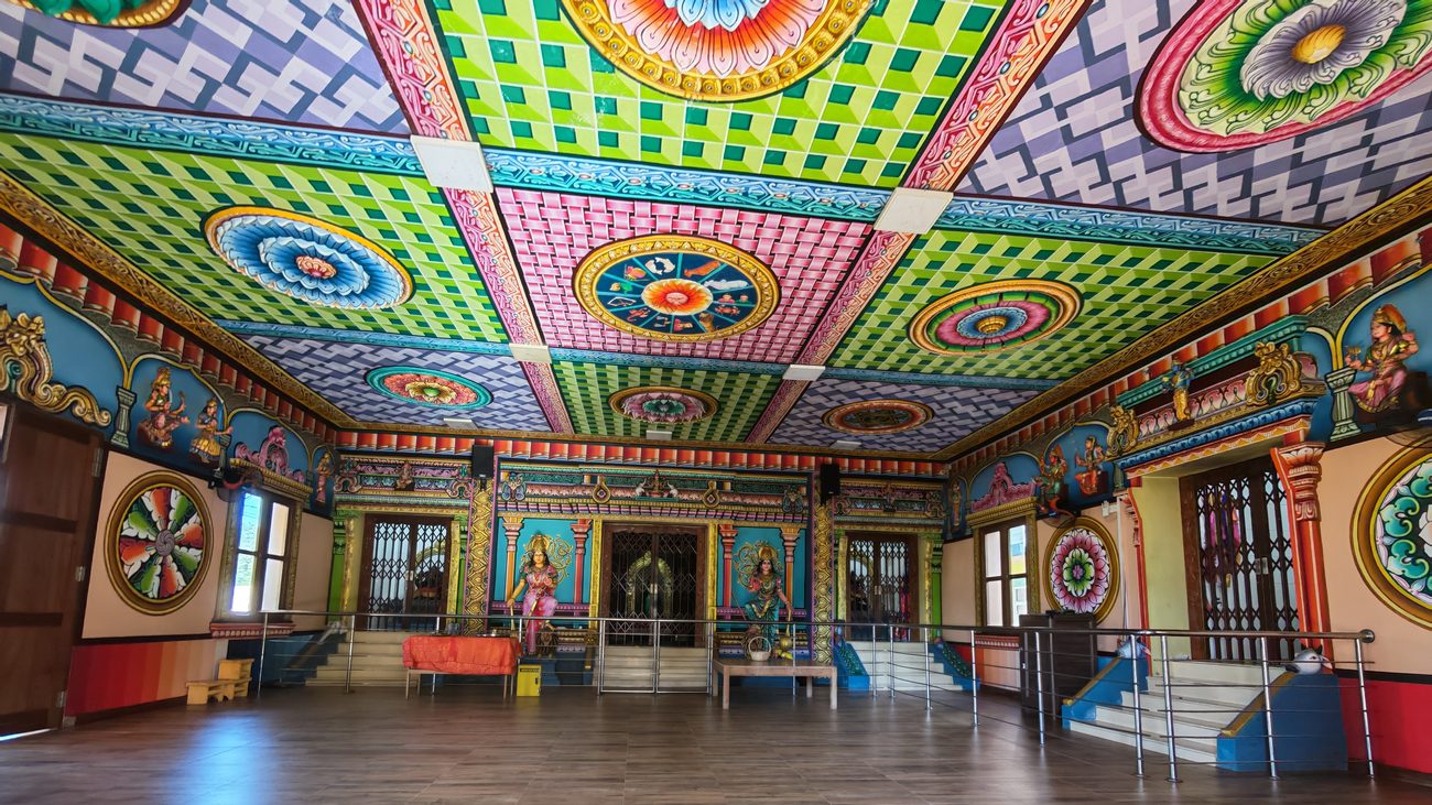 La grande salle du kovil et son plafond peint