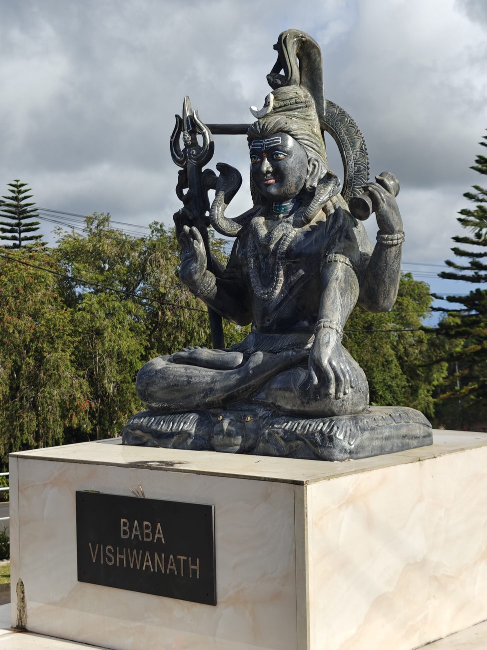 Statue de Shiva en méditation, nommée Baba Vishwanath