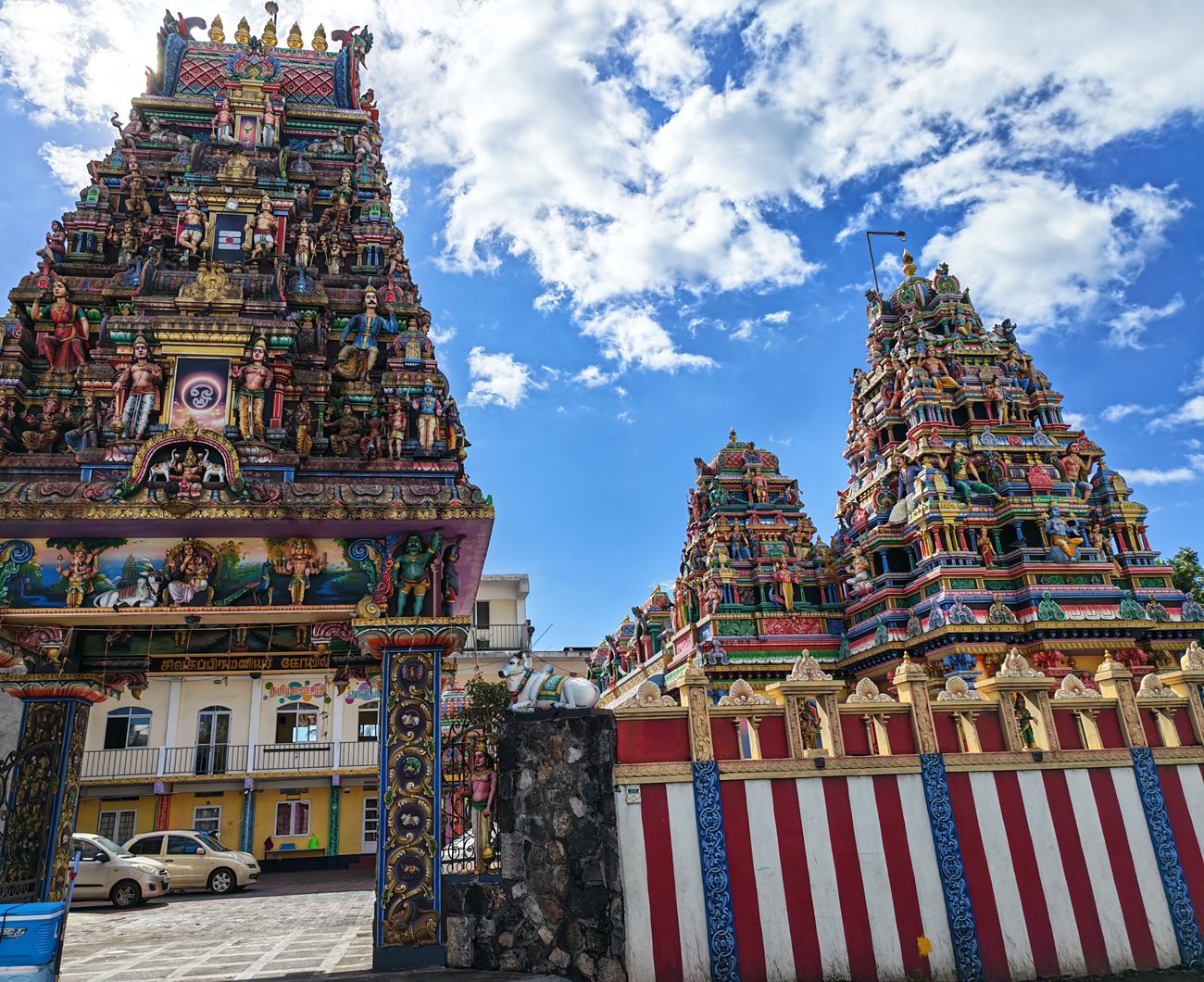 Les gopurams du Siva Soopramaniar Kovil de Goodlands